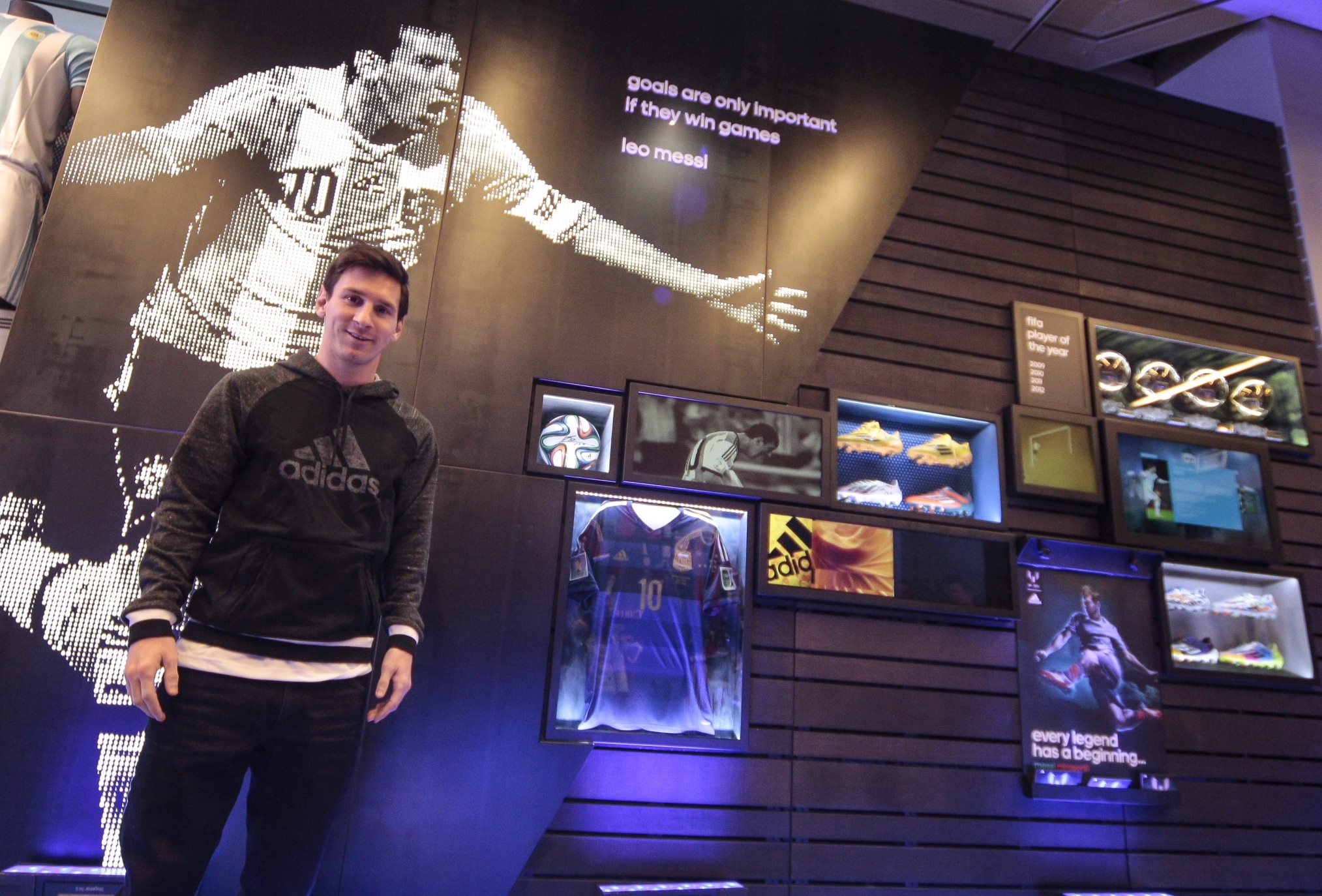 adidas_barcelona_messi-wall-with-messi